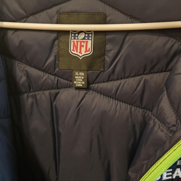 Seattle Seahawks Puffer Jacket - Picture 3 of 3